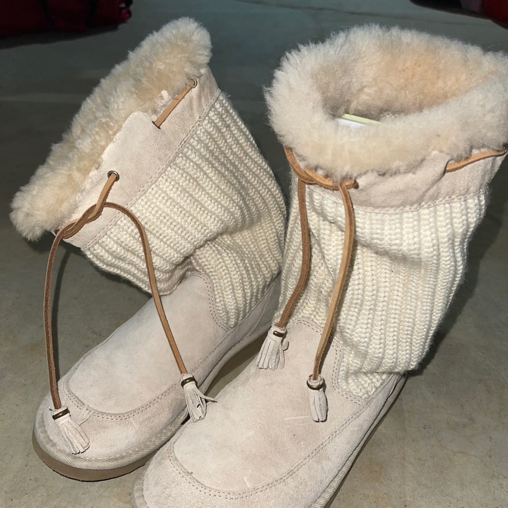 Uggs Suburb Beige Suede Knit Boots